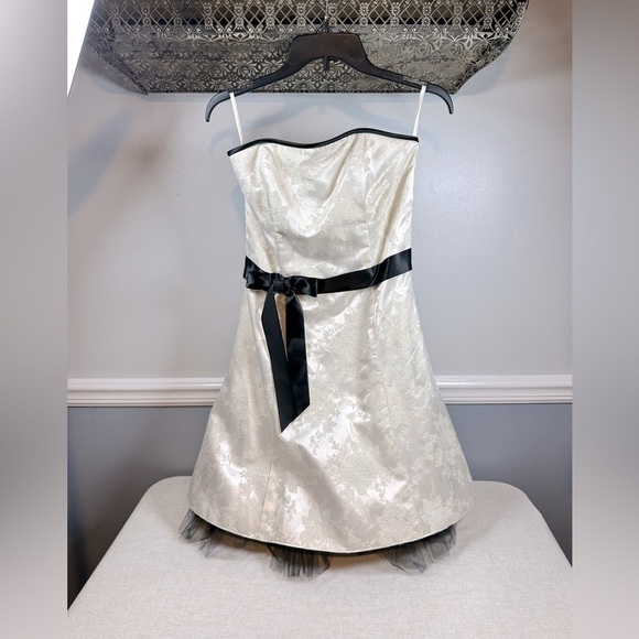 Jessica McClintock Dresses & Skirts - Jessica McClintock Gunne Sax Vintage Strapless Dress Size 5